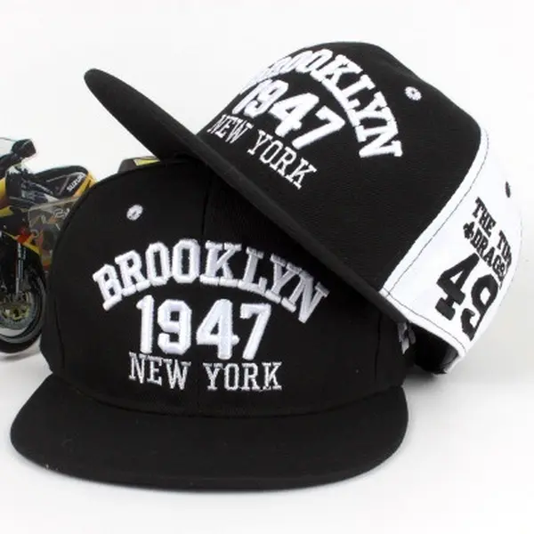 Structured Flat Cap with Brooklyn 1947 Letter Embroidery, Unisex Adjustable Acrylic Sun Hat for Outdoor Sports, Letter Embroidered Hat, Structured Cap