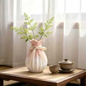 Pink Gradient Ceramic Vase, Decorative Vase, Nordic Modern Art Style, Can Be Used for Dried and Fresh Flowers, Modern Home Decor Vase Ornament, Suitable for Living Room, Bedroom and Shelf, Gift for Mother's Day and Friends