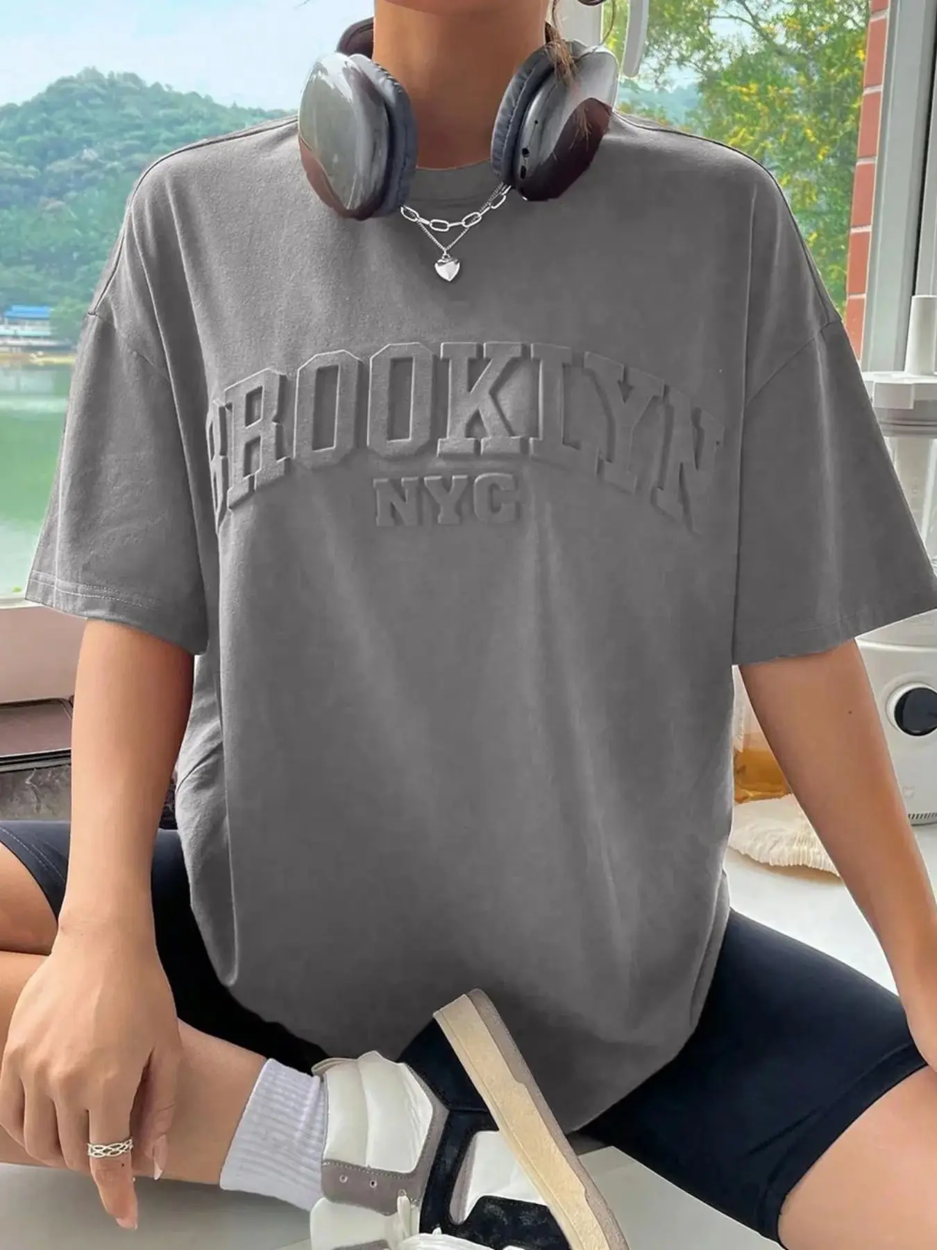 Women's 3D textured Brooklyn NYC print oversized Baggy Casual Tee short-sleeved T-shirt with drop shoulders, casual, stylish, sporty, streetwear, round neck, perfect for summer everyday wear, beach vacation, or beach outfits.