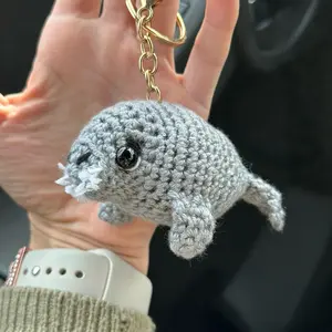 Crochet Manatee Keychain - Customizable Kawaii Handmade Keychain Charm, Ideal Present for Sister, Sea Lovers, and Manatee-Themed Gifts