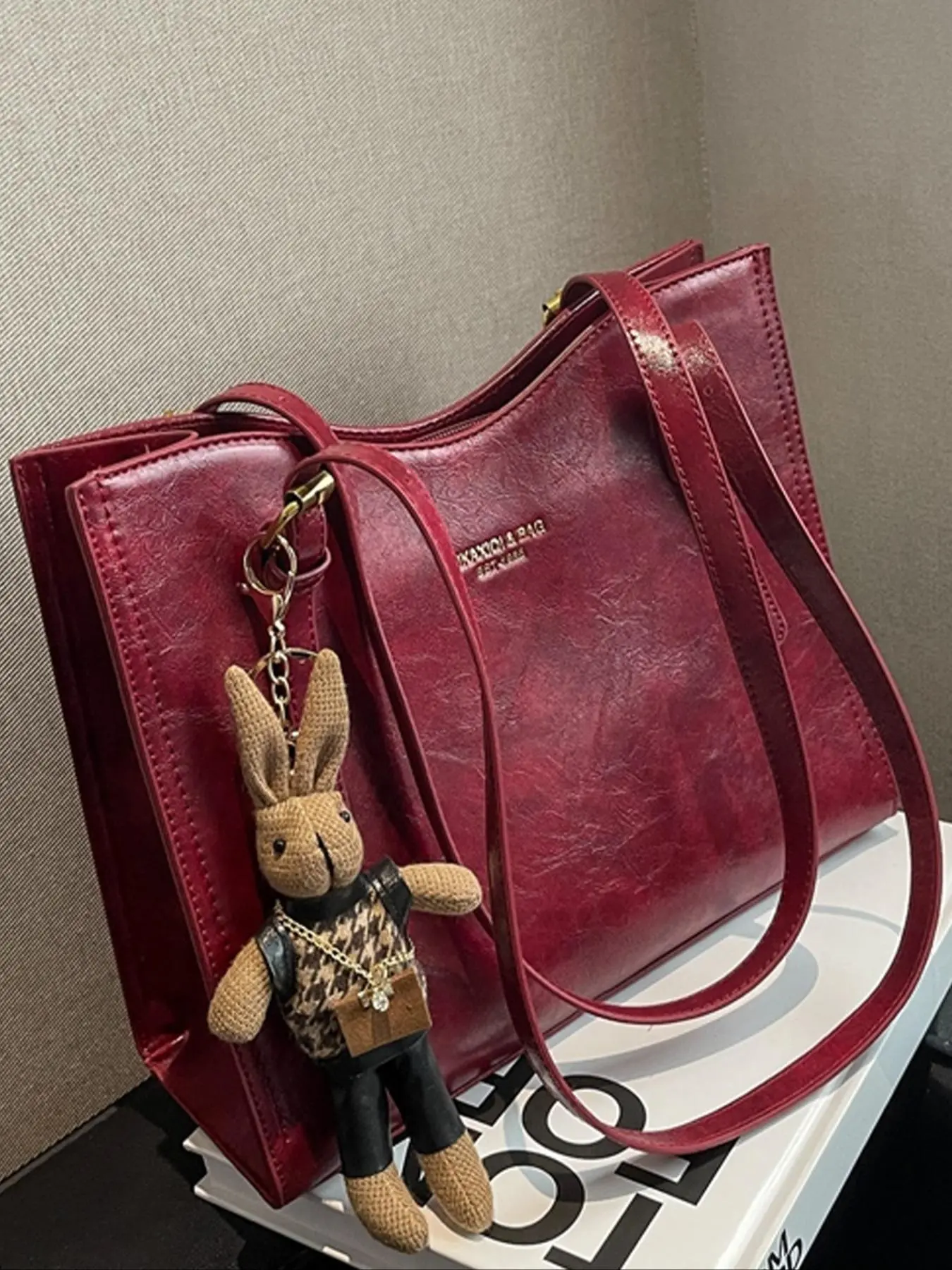 Mother's Day Gift, Women's Zipper Fashionable Versatile Purse Tote Bag, Fashionable Solid Color Large Capacity Everyday Shoulder Bag with Rabbit Charm, Casual Handbag Satchel, Female Trendy for Work & Daily Used