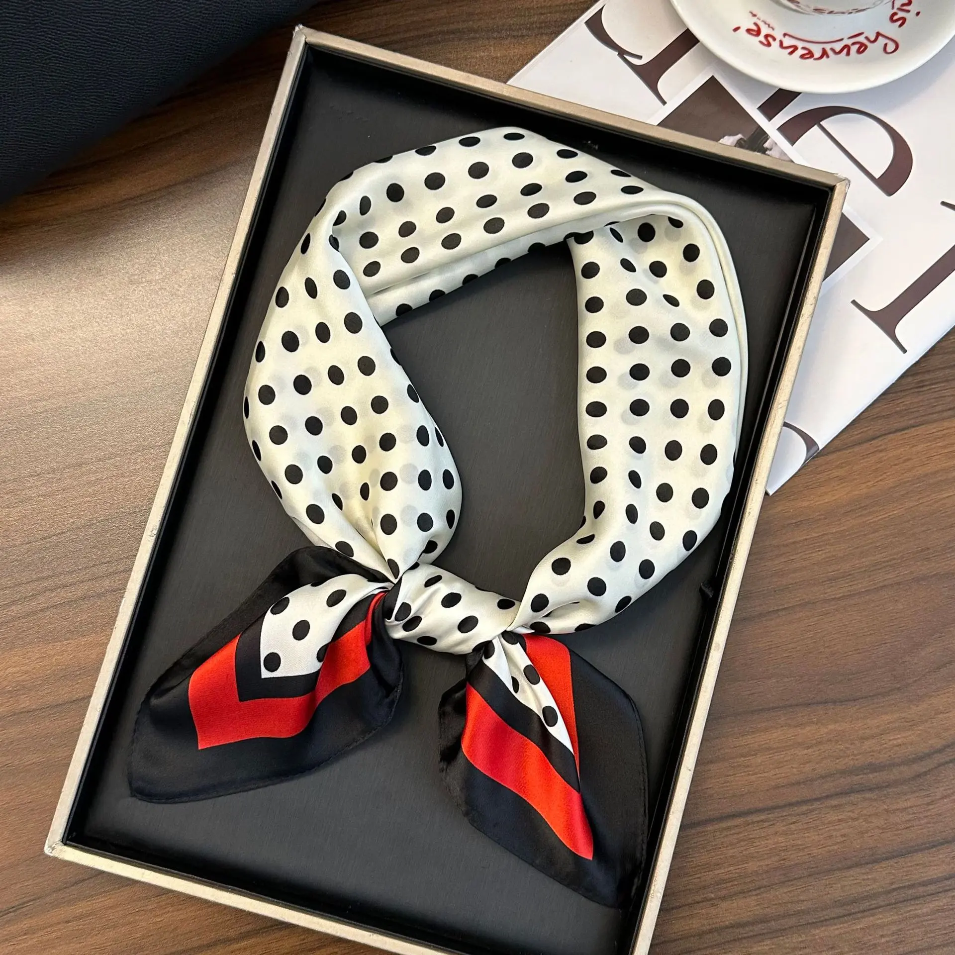 Wave point border, black and red border