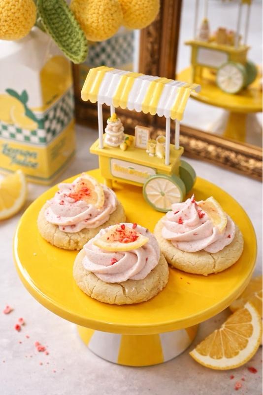 Cake/icing decorating kit