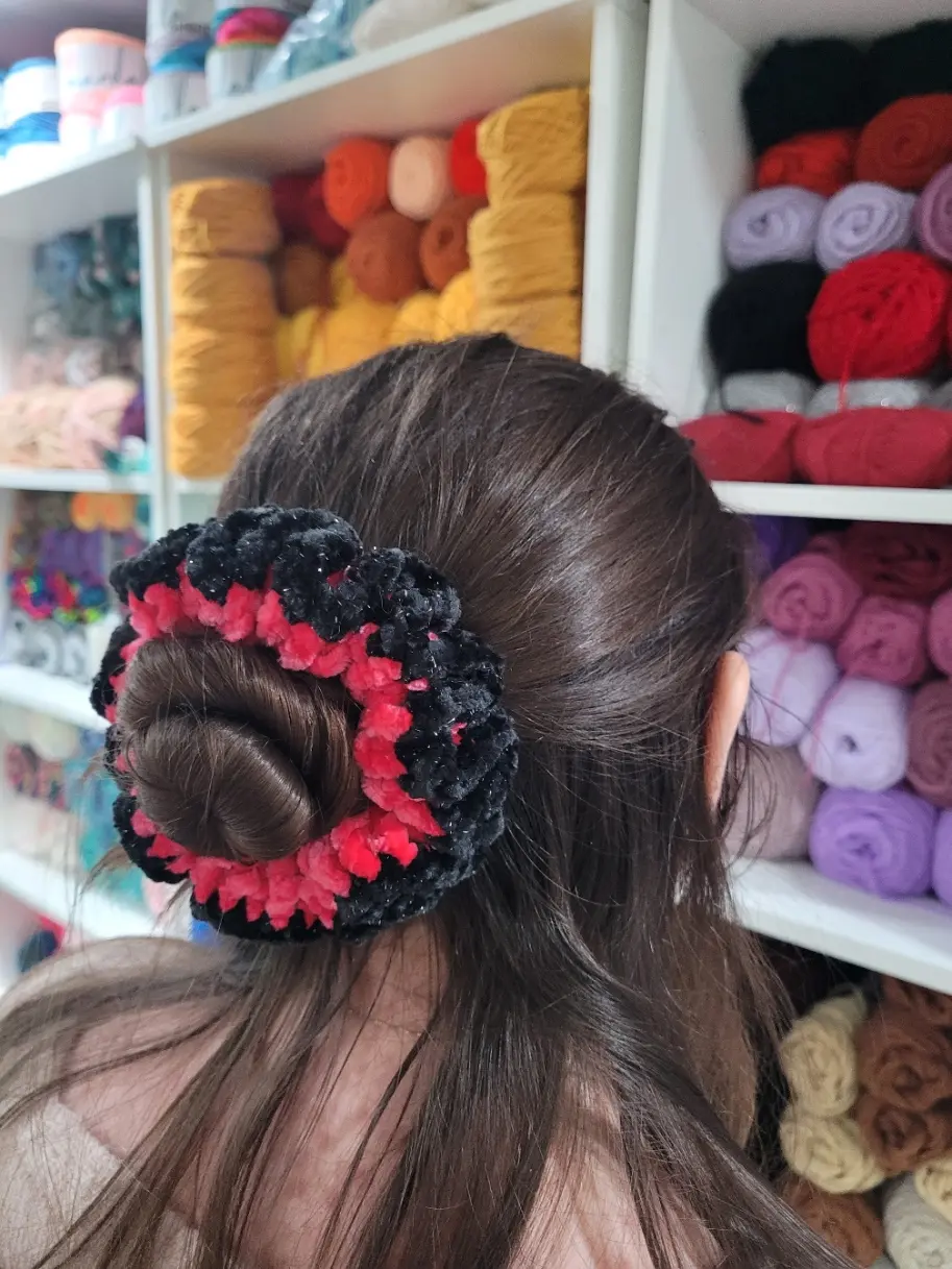Unisex Multi-Colored Crocheted Velvet Scrunchies, Anti-Damage Hair Accessory, 4.5" Diameter, Diameter 4.5"
