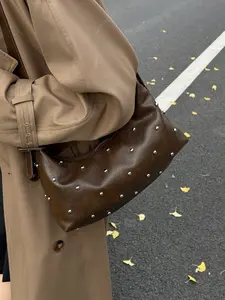 Classic retro style exquisite texture fashionable rivet underarm bag, crescent shaped design, zipper opening and closing, large capacity interior, suitable for daily commuting, shopping, and gatherings