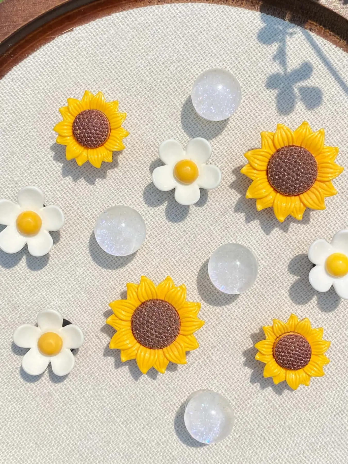 12pcs Fashionable Abs Sunflower Shoe Clips, DIY Detachable Rhinestone Flower Accessories, Sunflower Shoe Embellishments, Perfect for Women's Sandals, Beach Bags, Party Gifts, Sparkling Shoe Charms
