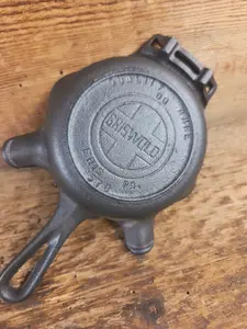 Collectible Griswold 570 Ashtray / Spoon Rest.  Small Novelty cast iron skillet for display or stove!  Fully Restored so no smoke issues