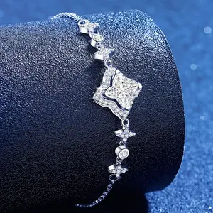 [StarsQueen]S925 Sterling Silver Moissanite Irregular Four-Leaf Clover Bracelet for Women, a luxurious and unique piece with dazzling sparkle and a sophisticated, high-end feel.