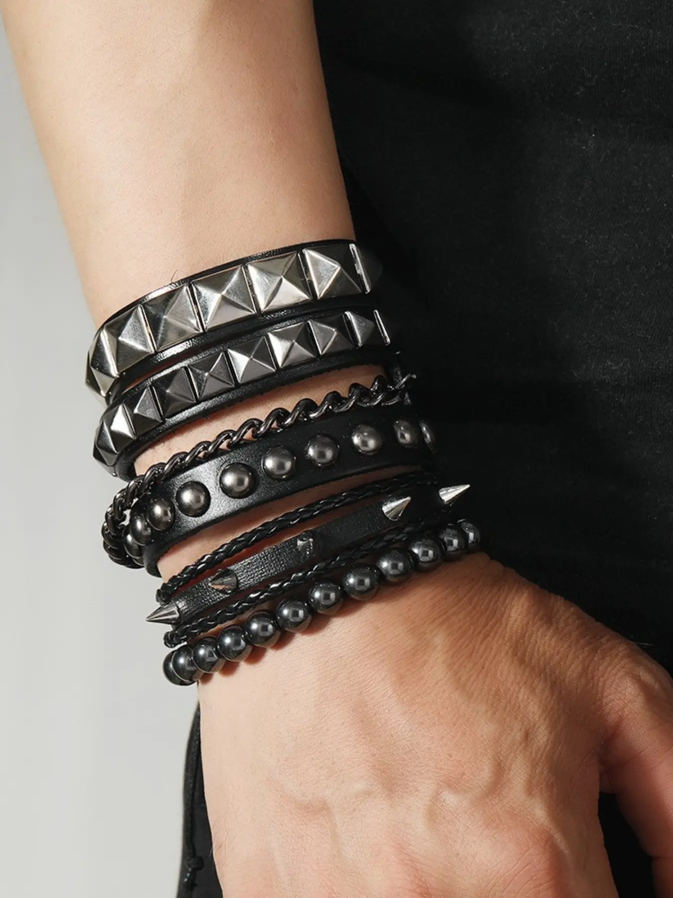 4-Piece Men's Punk Style Multi-Layer Chain Set, Beaded Skull Rivet Design PU Leather Bangles, Punk Style Bracelet, Jewelry Collection, Gothic Jewelry, Stackable Bracelets, Fashion Cool Accessories