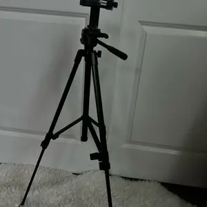 Onn 52" Aluminum Camera/Smartphone Tripod  Adjustable Height, Light Weight, Mounts for SLR|Camera|Smartphone|GoPro