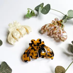 Pearl shell hair claw, Dainty vintage hair clip, Marble resin hair claw, 90s hair clip, Birthday gift for her, Large tortoise hair clip