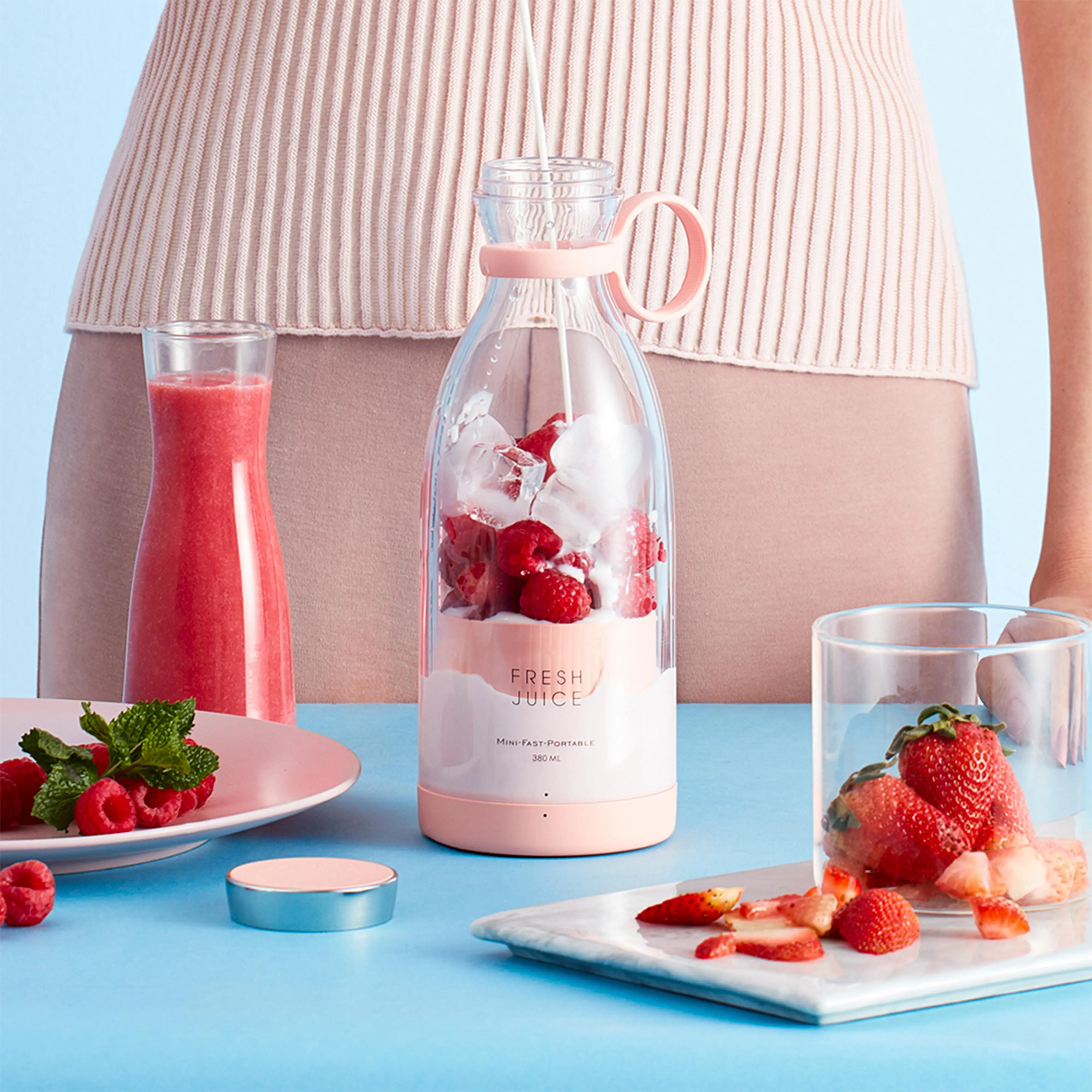 USB Rechargeable Portable Blender - Compact Leak-Proof Cup Juicer, Blends Fast, Suitable for Smoothies, Shakes & Baby Food, Ideal for Travel & Gym, Household Kitchen Appliance