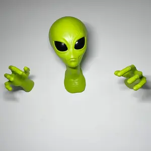 Alien Head Latex Sculpture, 3D Sci-Fi Decor Hanging Piece, Realistic Design, Eyes & Mouth, Home Office Space Room Decorative Decoration