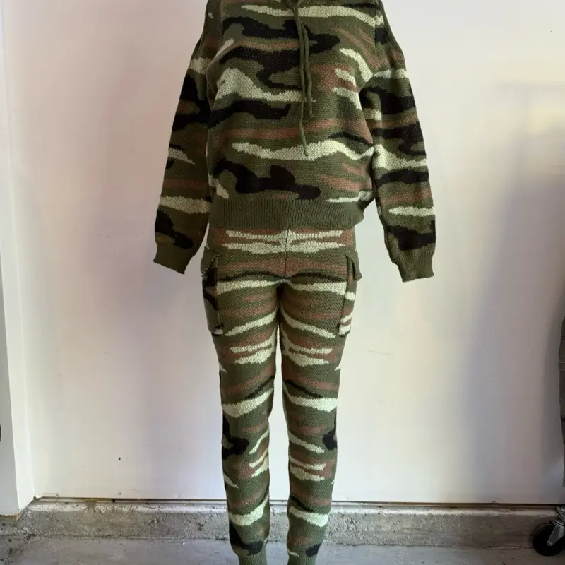 Army Fatigue Sweater Two-Piece Jogger Set in Camouflage Pattern for Casual Wear