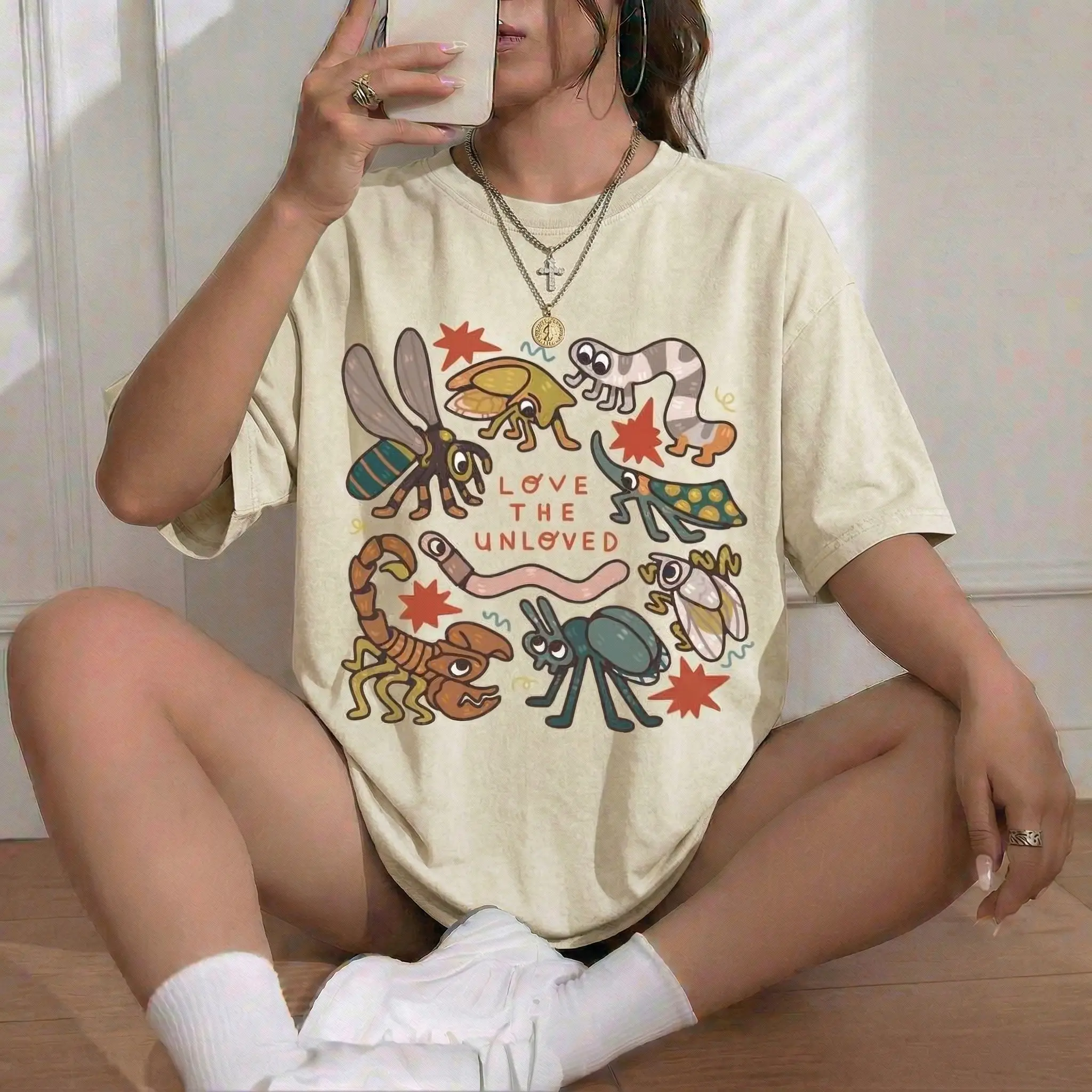 Men's Love The Unloved Bug Acid Wash Graphic T-Shirt - Goblincore Weirdcore Aesthetic, Vintage Casual Basics, Fashion Regular Fit, Machine Washable Entomology Lover Biology Teacher Gift Earth Day Top