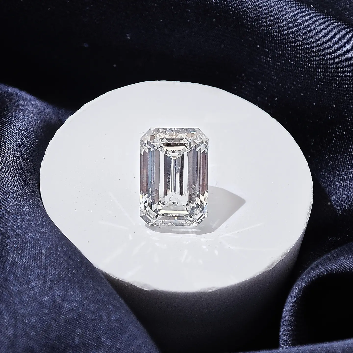 IGI Certified Emerald Cut Lab-Grown Diamond - 0.53 Carat - D Color - VVS 2 - LG766699413