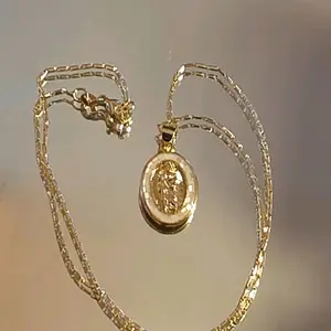 N56-Mini White Judas Taddeos  Pendant 18 Karat Gold-plated 17.5-Inch Box Chain Unisex Necklace