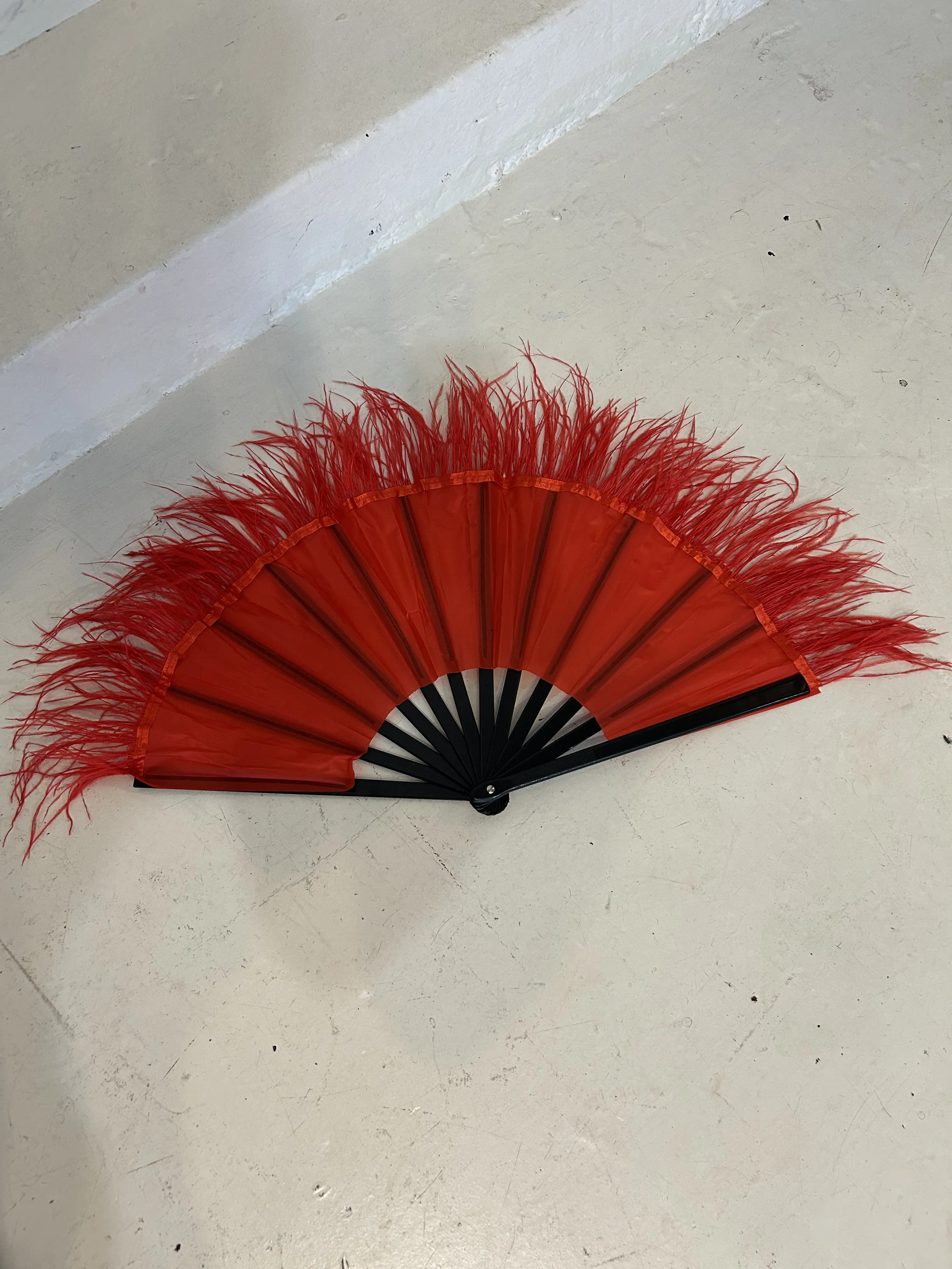 Red hot feather fan