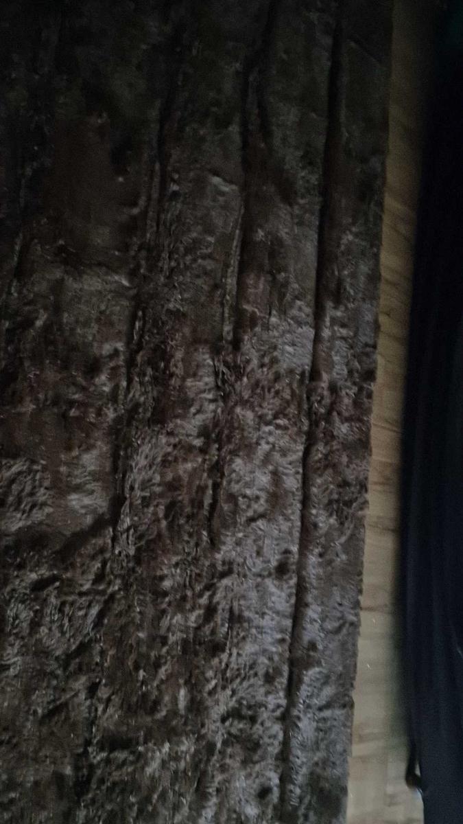 Item: Brown, 5*8 feet