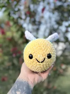 Crochet Bumble Bee Plushie
