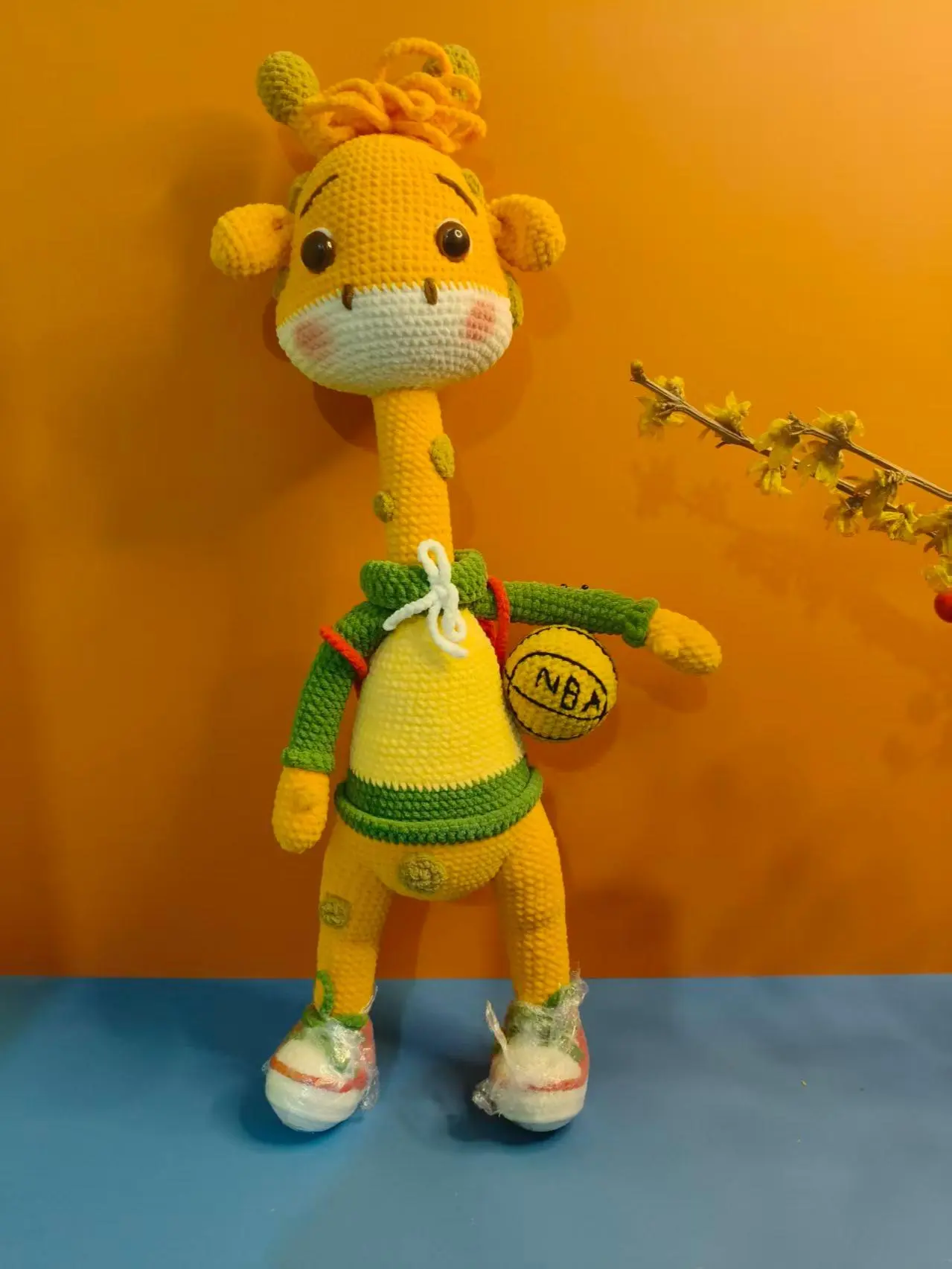 Hand-Crocheted Melvin Giraffe with Basketball, Yarn Desk Buddy Doll with Matching Hoodie, Bedtime Companion Ideal Gift for Students
