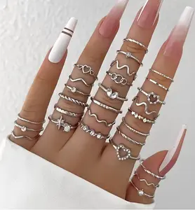 Easter Gift 28pcs Minimalist Rhinestone Heart & Wave Rings, Gold Geometric Knuckle Rings Set [Sizes Marked, Closed Rings, Do Not Force Open], Random Ring Shapes