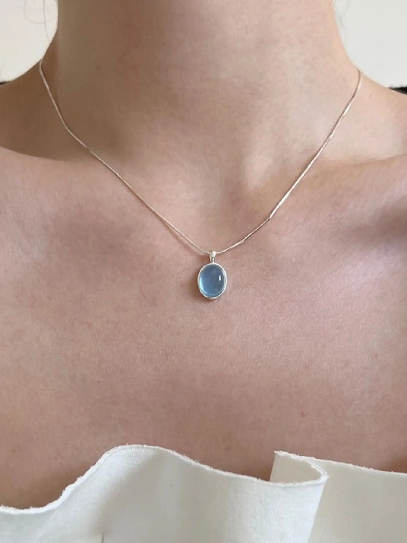 Elegant Simulated Aquamarine Moonstone Celestial Pendant Necklace, Decorative Necklace, Minimalist Style, Fashionable and Versatile, Perfect Gift for Women
