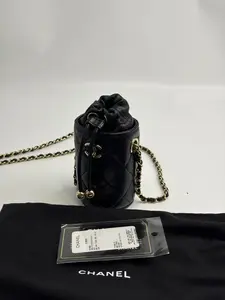 Pre-owned CHANEL 21A lambskin bucket bag (canteen style bag) double drawstring closure 31 series