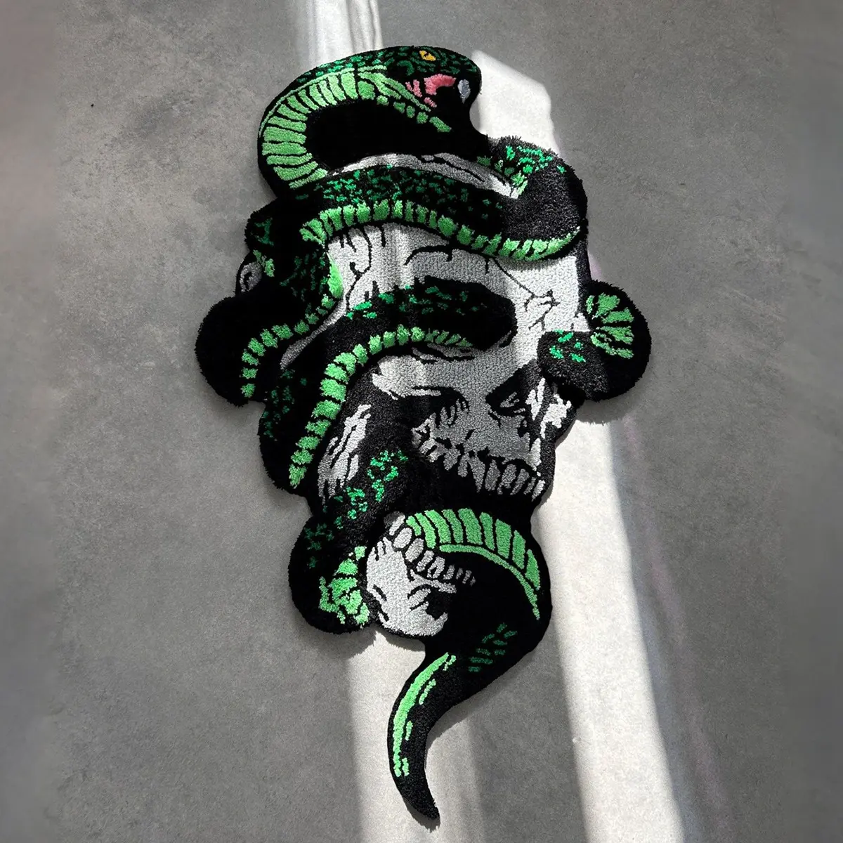 Dark Snake Skull Pattern Carpet, High Elastic Plush Gaming Room Mat, Fluffy Area Rug, Cool Bedroom Bedside Blanket, Artistic Tattoo Style Anti-Slip Pad, Decorative Rugs, Cozy Area Rug