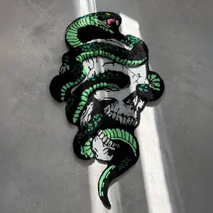 Dark Snake Skull Pattern Carpet, High Elastic Plush Gaming Room Mat, Cool Bedroom Bedside Blanket, Artistic Tattoo Style Anti-Slip Pad, Artistic Design, High Elasticity, Shaggy Area Rug