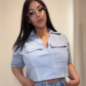 Cute Jean Tops - Stylish Denim Crop Top with Pockets and Short Sleeves for Women