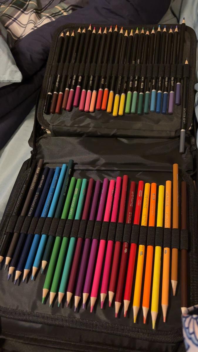 Item: 124 PCS Drawing Kit