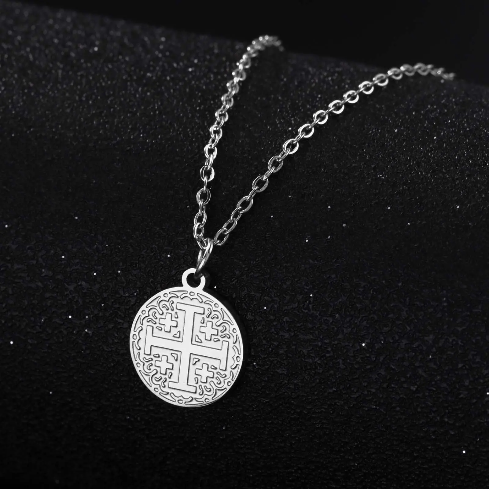 Women's Minimalist Faith Cross Necklace, Etched Round Stainless Steel Pendant, Metal-Coated Casual Daily Wear Clavicle Chain Jewelry, Faith Necklace, Female
