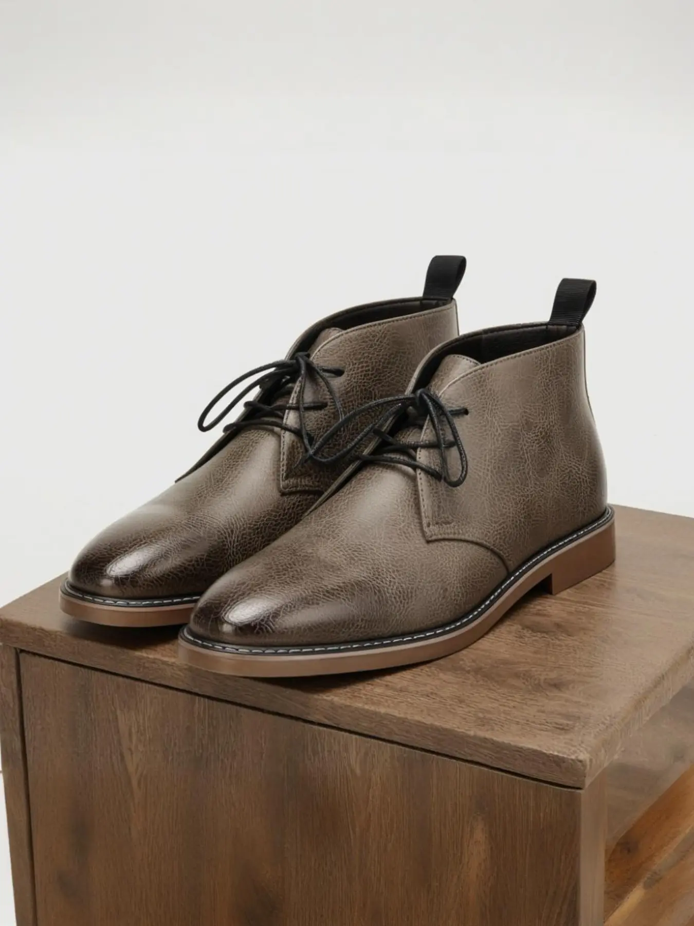 Men's Crackled Leather Lace-Up Closed Short Boots, British Vintage Style, Fashionable Boots, Anti-Slip Rubber Sole, Convenient Pull Ring Design, Urban Commute Casual Work Boot Footwear