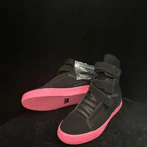Supra TK Society Men’s High Top Skateboard Shoes Black Pink Full Suede Velcro Discontinued Classic