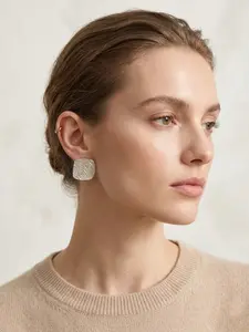 Épure Textured Stud Earrings