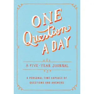 One Question a Day: A Five-Year Journal: A Personal Time Capsule of Questions and Answers -- Aimee Chase - Paperback