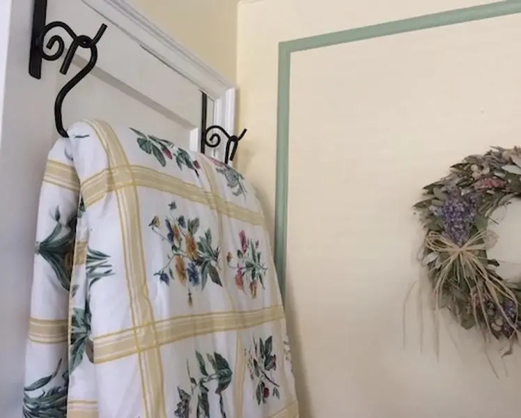 The Quilt Keeper - Over-door quilt display.