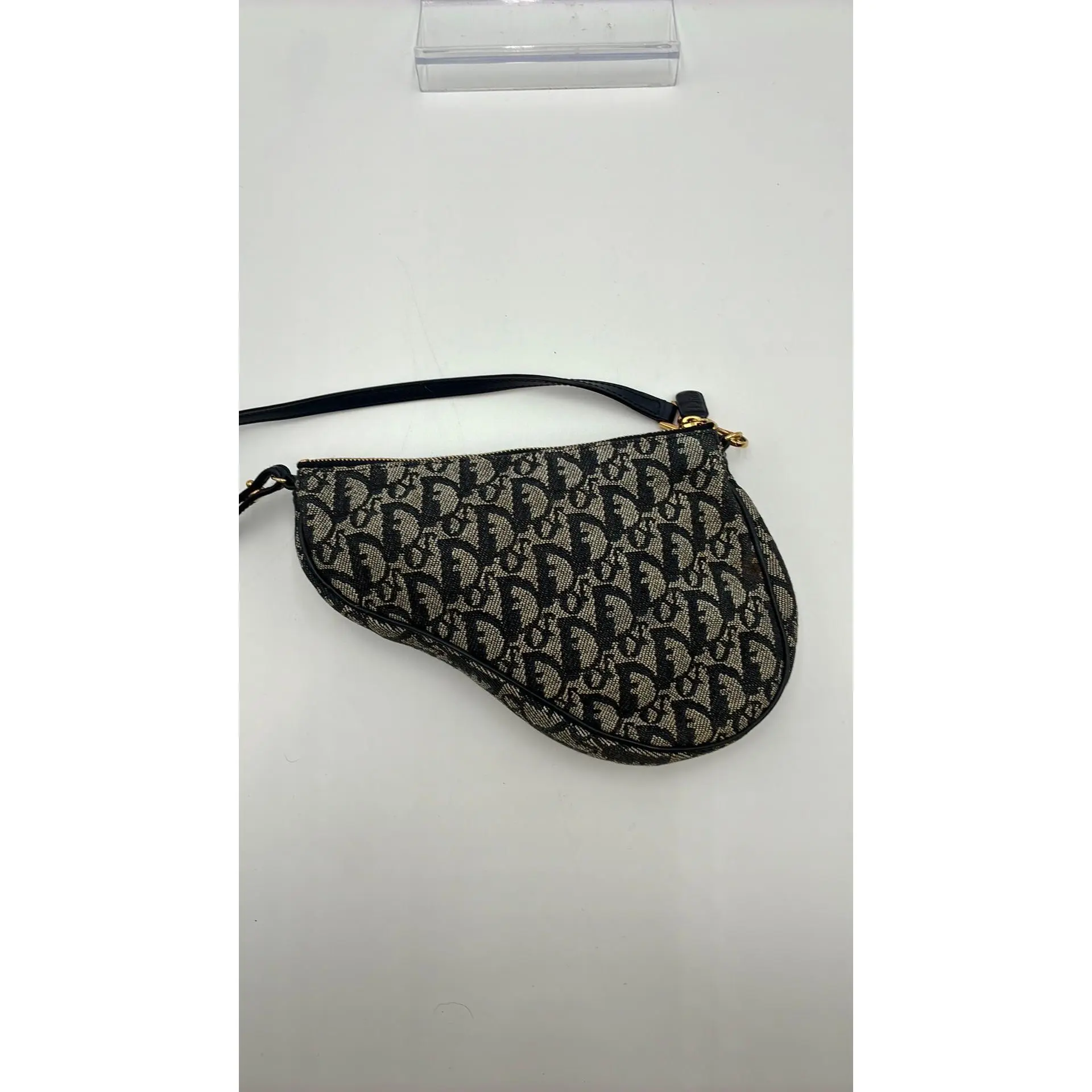 Pre-owned Leather Luxury Bags & Accessories Christian Dior Monogram Mini Saddle Pochette Date Code: MC0034. Entrupy ID: VD343WH.