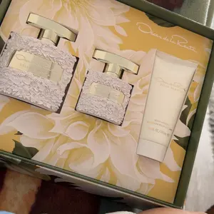 Bella Blanca by Oscar De La Renta for Women - 3 Pc Gift Set 3.4oz EDP Spray, 3.4oz Body Lotion, 1oz EDP Spray