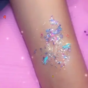 Unicorn Dreams Beauty GO Chargers Glitter Gel 2oz - Aloe Gel, Easy to Use, Washable, Festive Touch for Hair and Skin Care