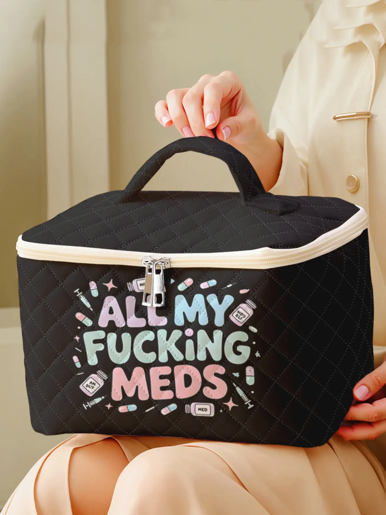 1 piece of medicine bottle pattern 'ALL MY MEDS' 2D printed portable travel makeup, brush, and accessory organizer, storage box toolbox, large capacity travel wash and rinse supplies organizer bag, cute and fashionable makeup bag