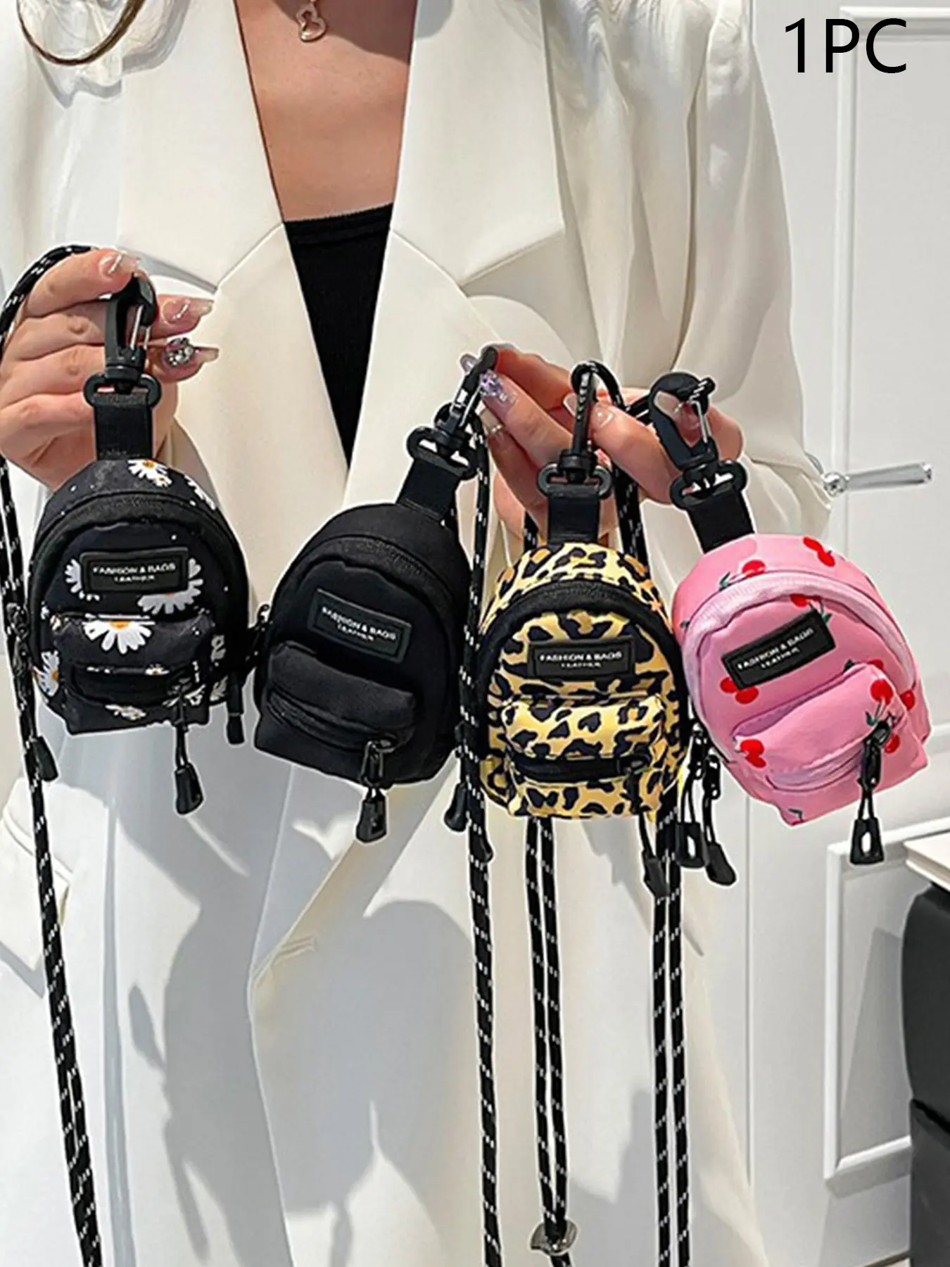 Mini backpack styling Keychain coin purse, Leopard print daisy portable pendant small wallet accessories, trend mini personalized Leopard creative design,  versatile suitable for daily commuting, shopping and dating, etc.