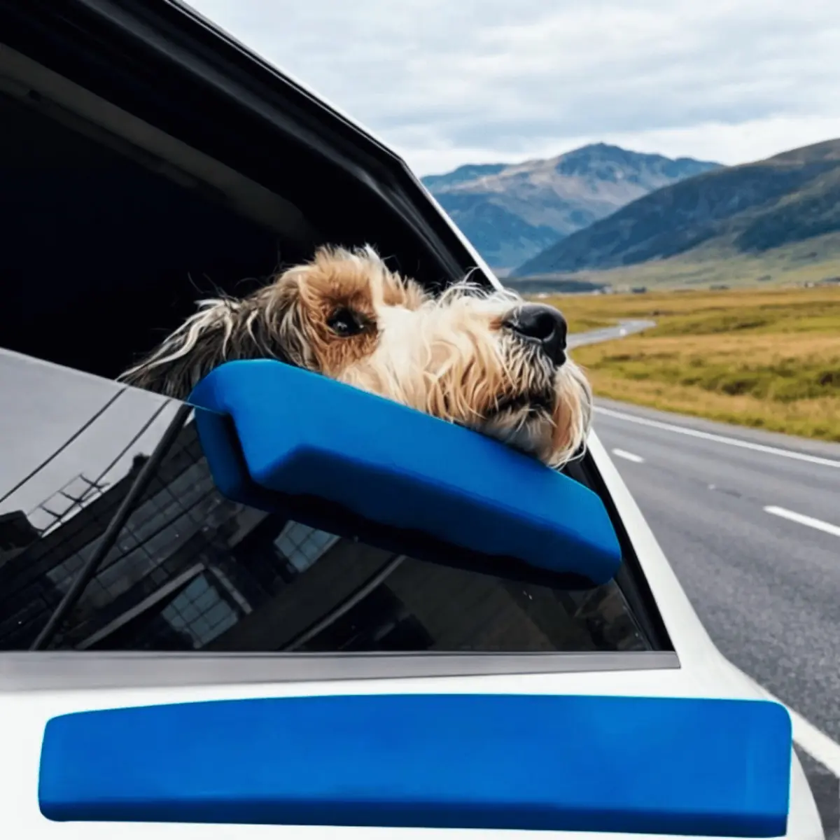 1PC Pet Car Window Protection Cushion, Dog Safety Gap Filler Pad for Vehicle Back Seat, Comfortable Travel Support for Long Distance Trips, Car Pet Accessory