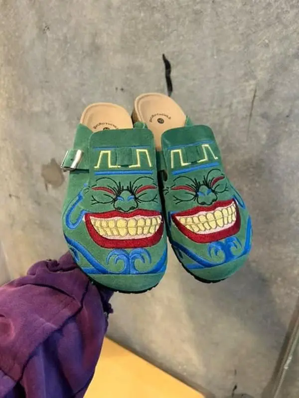 Greed Clogs