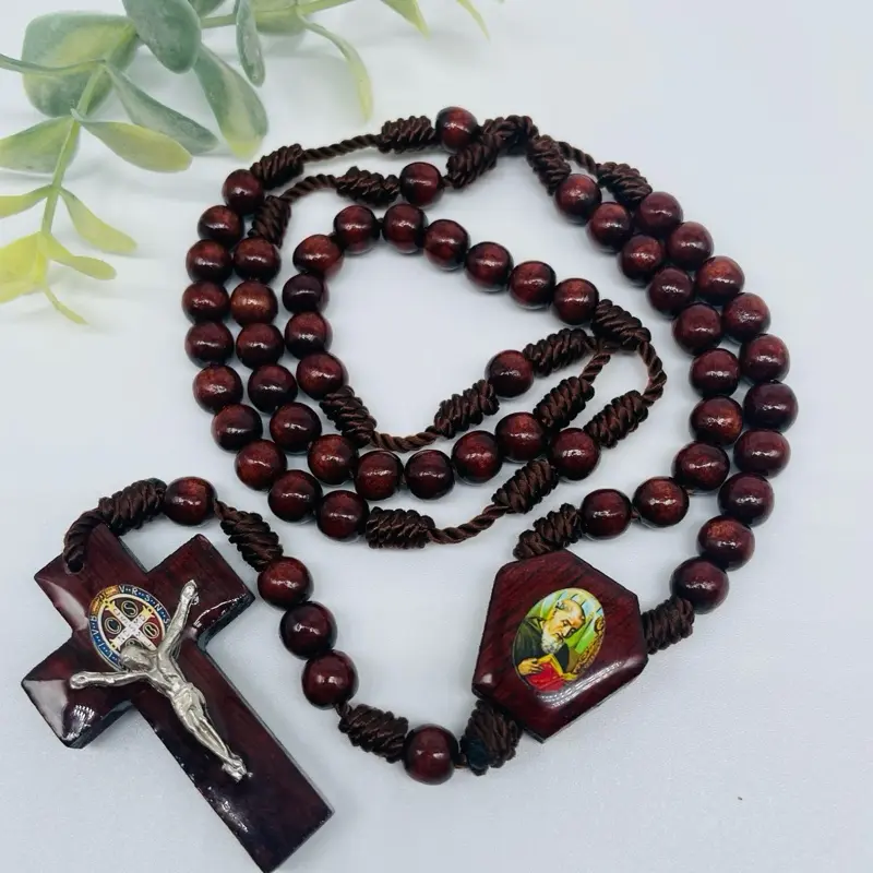 Rosario Catolico Artesanal de Madera con la imagen de San Benito