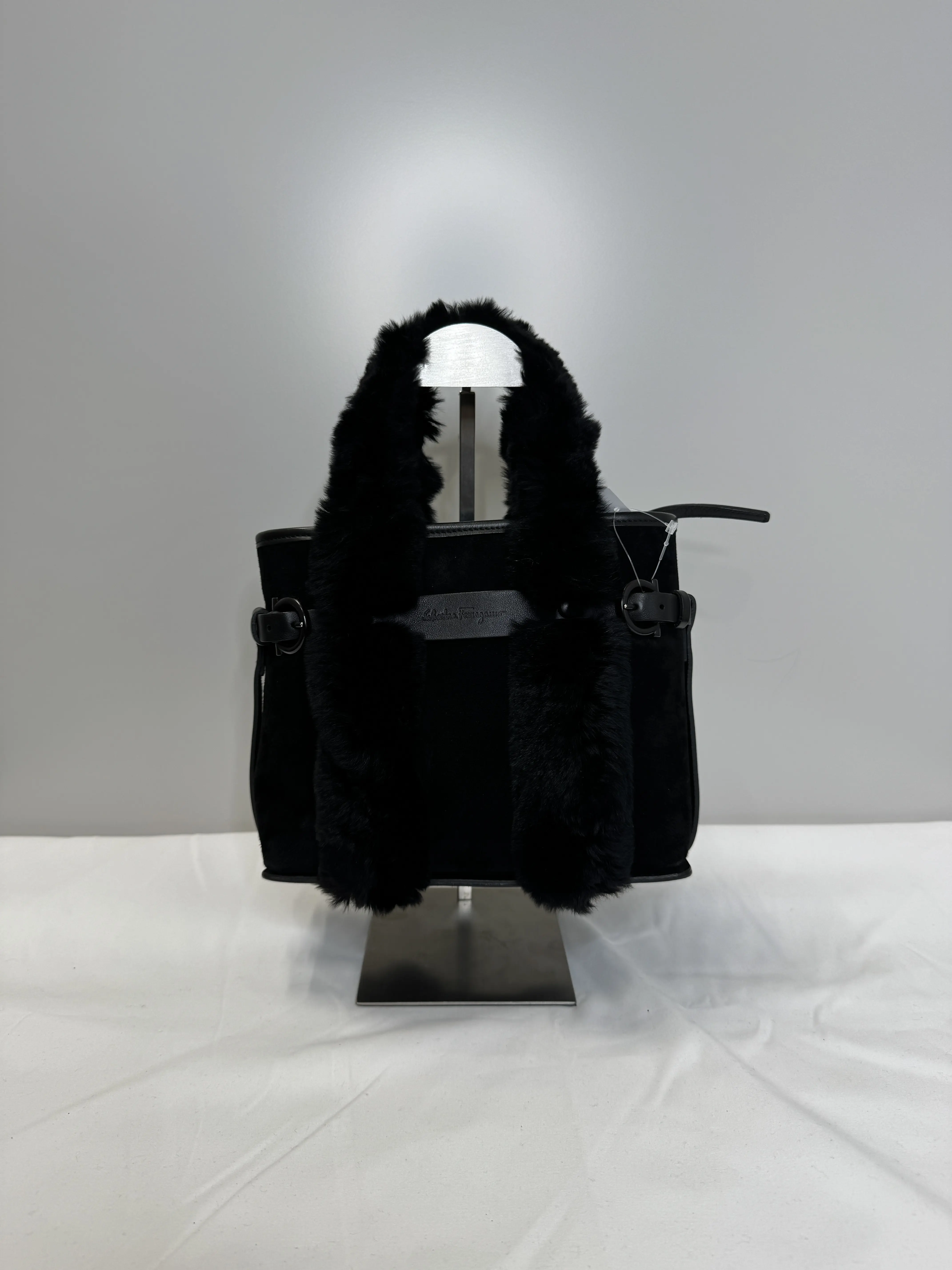 Pre-owned SALVATORE FERRAGAMO Suede and Faux Fur Tote Bags Suede Pre-owned SALVATORE FERRAGAMO Suede and Faux Fur Tote Bags Suede