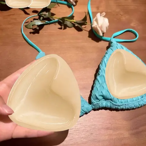 Reusable Self-Adhesive Bra Pads, Waterproof Bikini Chest Pads, Thick Invisible Push-Up Inserts, 2 Pack, Sticky Bra Insert, Adhesive Bra Accessories, Womenswear, Ideal for Swimming, Beach, Swimwear