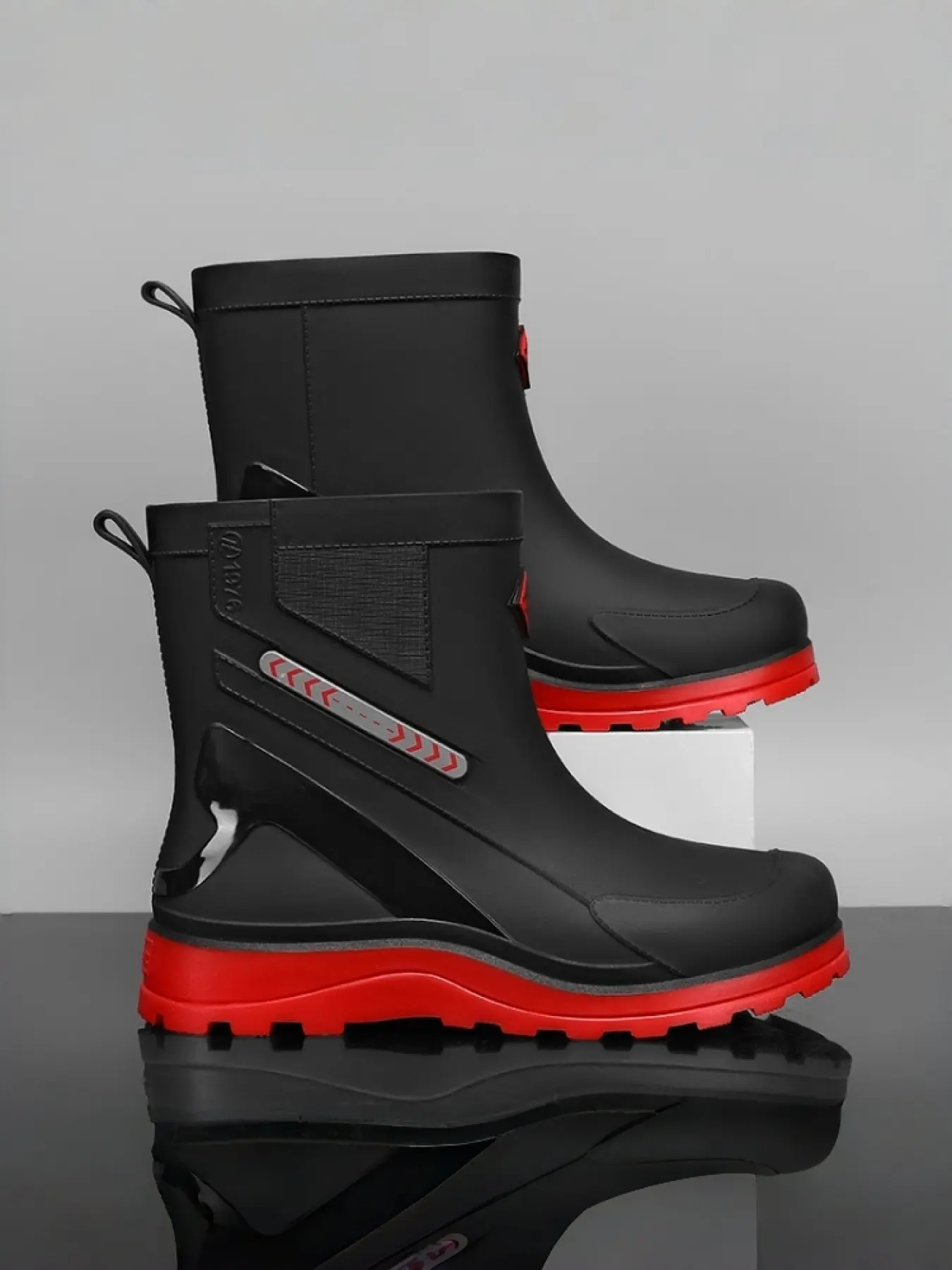 1 Pair Men's Mid-Calf Non-slip Rain Boots/Minimalist Casual Style/Stretchy Shoe Opening Design + Slip-resistant Wear-resistant Sole + Waterproof & Easy to Clean/Ideal for Rainy Days & Daily Commute/Footwear Rain Shoes
