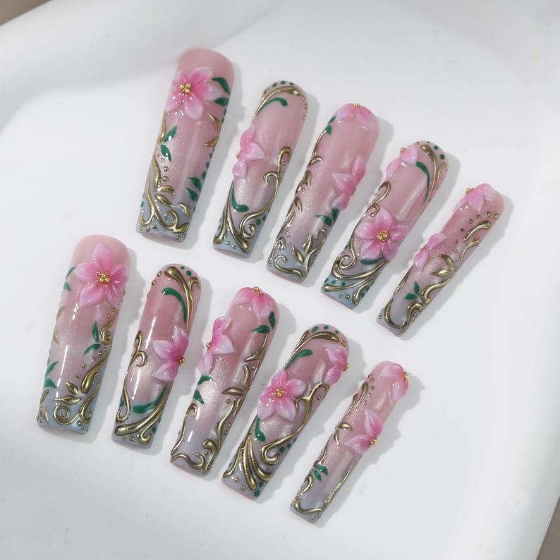 ALL NAil BOX 3D Pink Flower Press On Nails XL Long Square Metal Accent Nails with Gothic Gold Crystal Glossy Coffin Shape 3D Bows & Pearls for Romantic Nail Art